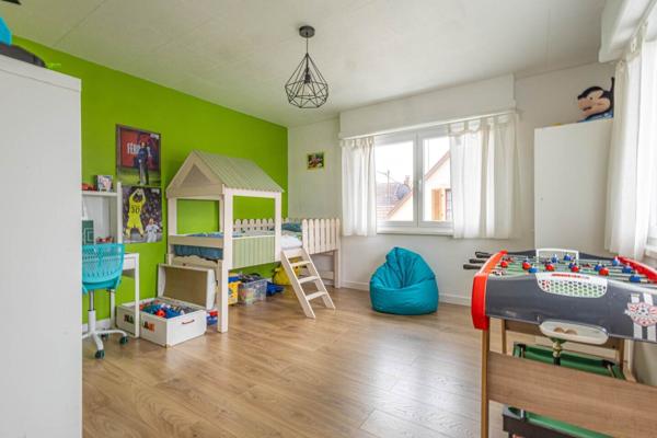 Maison 138 m², 5 chambres, cour, jardin et dépendance