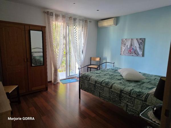 NANS LES PINS APPARTEMENT T5 AVEC JARDIN