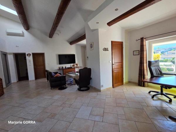 NANS LES PINS APPARTEMENT T5 AVEC JARDIN