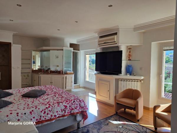 NANS LES PINS APPARTEMENT T5 AVEC JARDIN