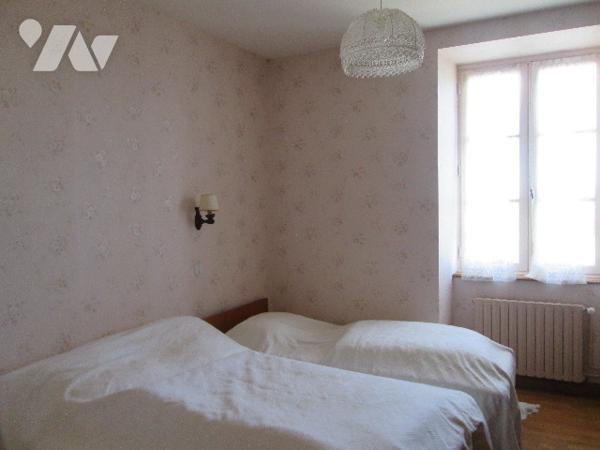 Une maison 5 chambre d'environ 191 m² sur 1004 m² de terrain