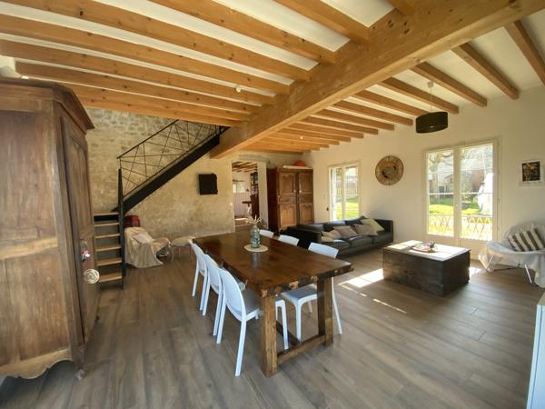 11KM GARE TGV ANGOULEME : ancien corps de ferme en partie rénové avec jardin