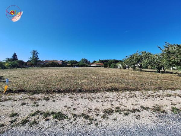 Venez découvrir ce terrain de 967 m² non viabilisé ...