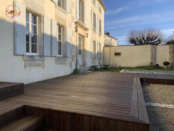MAISON DE CHARME 10 kms de cognac ! Venez découvrir ...