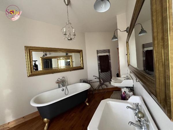 MAISON DE CHARME 10 kms de cognac ! Venez découvrir ...