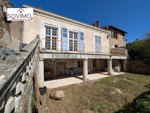 DANS LE CENTRE HISTORIQUE DE CONFOLENS, INVESTISSEMENT LOCATIF : IMMEUBLE 4 APPTS, COUR INTÉRIEURE ET JARDIN