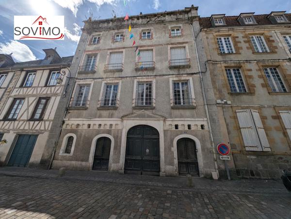 DANS LE CENTRE HISTORIQUE DE CONFOLENS, INVESTISSEMENT LOCATIF : IMMEUBLE 4 APPTS, COUR INTÉRIEURE ET JARDIN