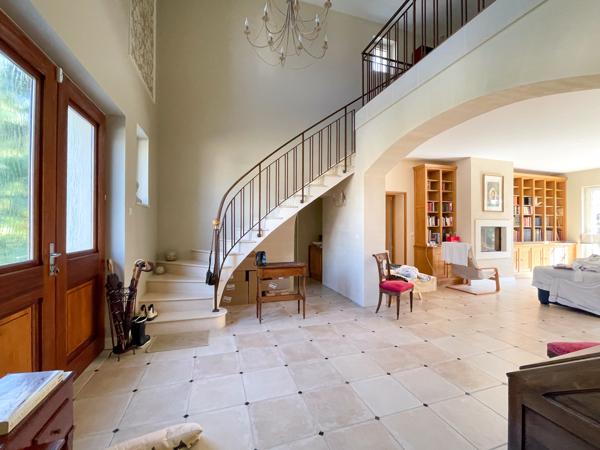 MAISON de 193m2 sur très beau parc de 1600m2