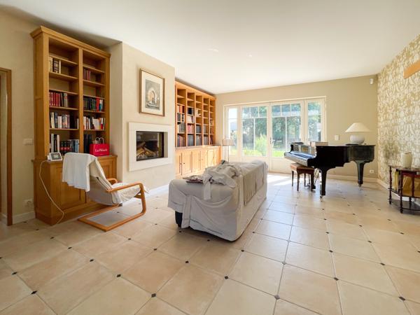 MAISON de 193m2 sur très beau parc de 1600m2