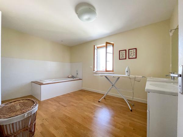 MAISON de 193m2 sur très beau parc de 1600m2