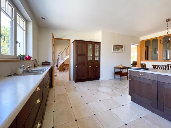MAISON de 193m2 sur très beau parc de 1600m2