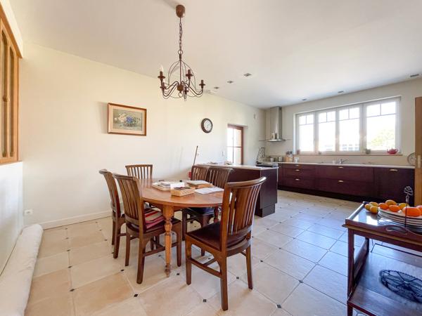 MAISON de 193m2 sur très beau parc de 1600m2