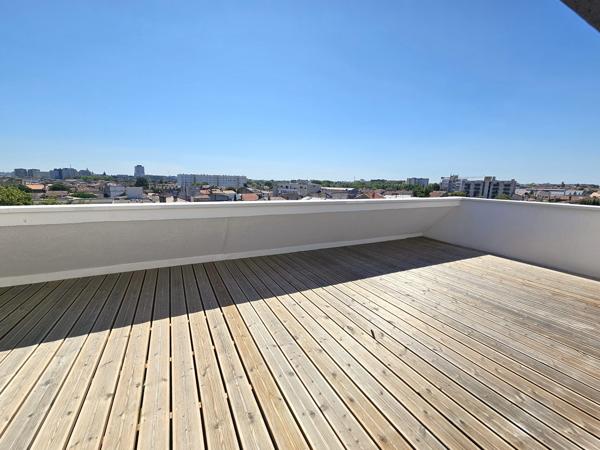 BORDEAUX BARRIÈRE JUDAÏQUE : APPARTEMENT T3 AVEC TERRASSE ET PARKINGS