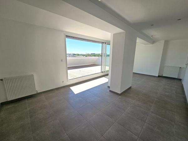 BORDEAUX BARRIÈRE JUDAÏQUE : APPARTEMENT T3 AVEC TERRASSE ET PARKINGS