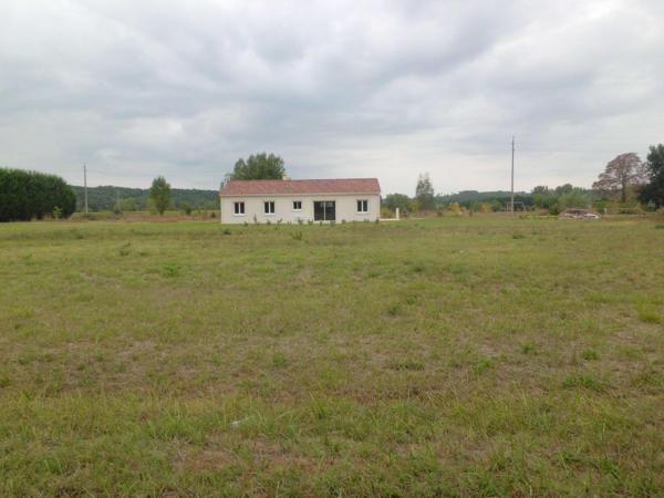 Proche EYMET, Serre et Montguyard, villa récente 3 chambres, garage et jardin