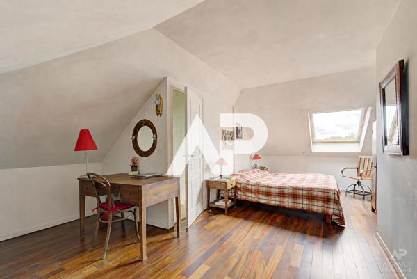 Maison Rueil Malmaison 6 pièce(s) 127m2 950 000 € **  - Référence  18578