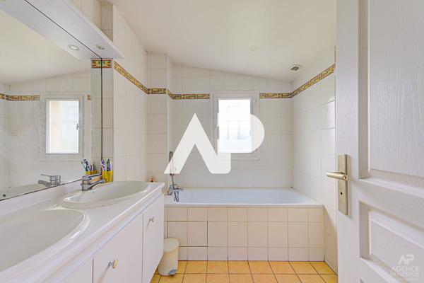 Maison Rueil Malmaison 6 pièce(s) 127m2 950 000 € **  - Référence  18578
