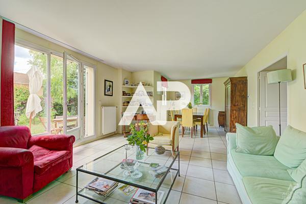 Maison Rueil Malmaison 6 pièce(s) 127m2 950 000 € **  - Référence  18578