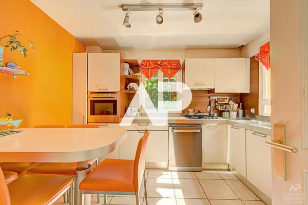 Maison Rueil Malmaison 6 pièce(s) 127m2 950 000 € **  - Référence  18578