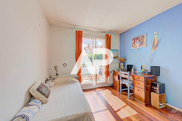 Maison Rueil Malmaison 6 pièce(s) 127m2 950 000 € **  - Référence  18578