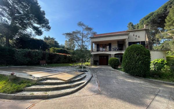 Maison à vendre    7 pièces •  La Seyne-sur-Mer