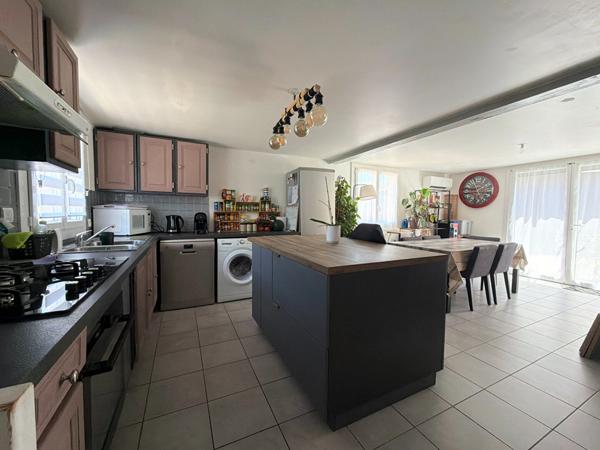 À VENDRE EN EXCLUSIVITE 13610 LE PUY SAINTE REPARADE MAISON TYPE 5 PIECES D'ENVIRON 86M² LOI CARREZ (116M² AU SOL) AVEC JARDINET ET UNE PLACE DE STATIONNEMENT