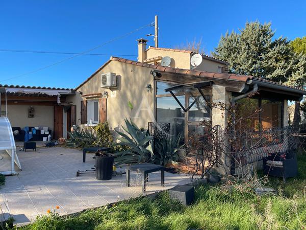 VILLA À PUIMOISSON TYPE 5 SUR 1687M2 DE JARDIN AVEC PISCINE VUE IMPRENABLE DEPENDANCE GARAGE