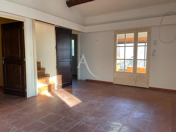 VILLA À PUIMOISSON TYPE 5 SUR 1687M2 DE JARDIN AVEC PISCINE VUE IMPRENABLE DEPENDANCE GARAGE