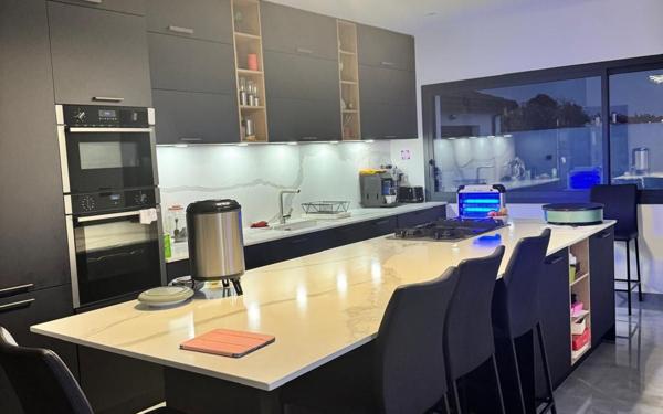 Maison à vendre    6 pièces • 229,30 m2 Pechbonnieu