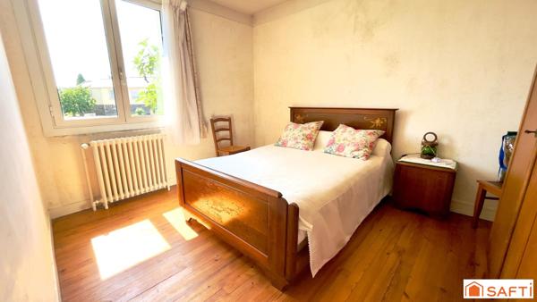 Entre le POLE SANTE et le LECLERC