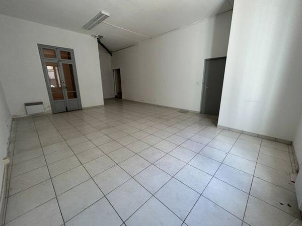 Location Local commercial 3 pièces 91.2 m² - 57 BD DE LA LIBERTE Beziers 34500