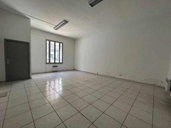 Location Local commercial 3 pièces 91.2 m² - 57 BD DE LA LIBERTE Beziers 34500