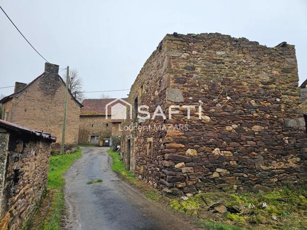 ENSEMBLE IMMOBILIER COMPOSE DE 4 BATISSES.