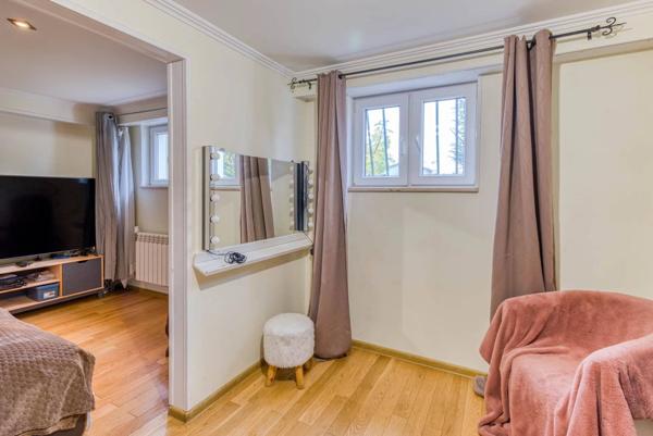 Maison à Peronnas avec de grands volumes