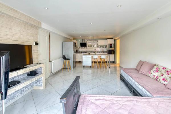 Maison à Peronnas avec de grands volumes