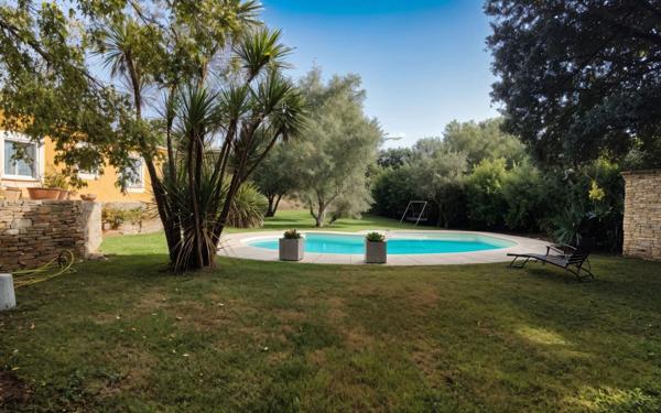 Maison à vendre    5 pièces • 209 m2 Nîmes