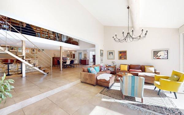 Maison à vendre    5 pièces • 209 m2 Nîmes