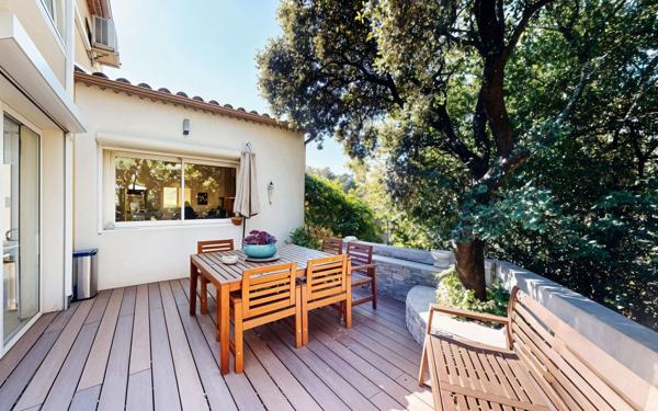 Maison à vendre    5 pièces • 209 m2 Nîmes