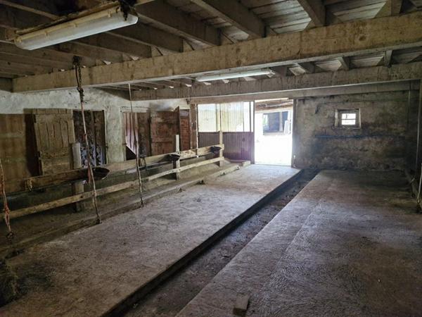 ST JUST EN CHEVALET - CORPS DE FERME