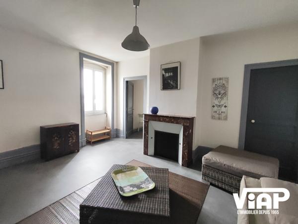 SPACIEUX T2 MEUBLE DE 50m² - PROCHE PLACE CHURCHILL , Limoges SPACIEUX T2 MEUBLE DE 50m² - PROCHE PLACE CHURCHILL , Limoges