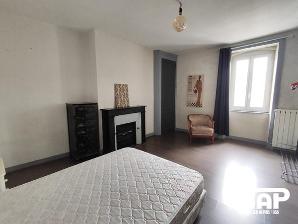 SPACIEUX T2 MEUBLE DE 50m² - PROCHE PLACE CHURCHILL , Limoges SPACIEUX T2 MEUBLE DE 50m² - PROCHE PLACE CHURCHILL , Limoges