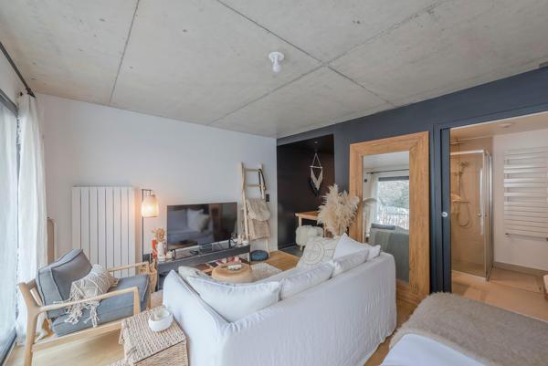 ATTENTION PEPITE ! MAGNIFIQUE STUDIO DANS RESIDENCE DE STANDING QUASI NEUVE ! Metro Convention/Pasteur