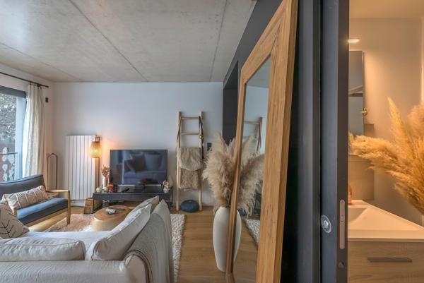 ATTENTION PEPITE ! MAGNIFIQUE STUDIO DANS RESIDENCE DE STANDING QUASI NEUVE ! Metro Convention/Pasteur