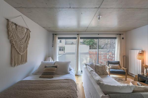 ATTENTION PEPITE ! MAGNIFIQUE STUDIO DANS RESIDENCE DE STANDING QUASI NEUVE ! Metro Convention/Pasteur