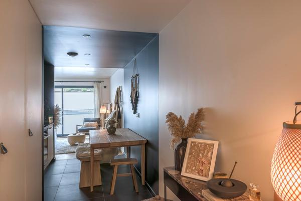 ATTENTION PEPITE ! MAGNIFIQUE STUDIO DANS RESIDENCE DE STANDING QUASI NEUVE ! Metro Convention/Pasteur