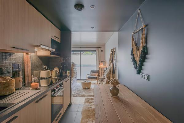 ATTENTION PEPITE ! MAGNIFIQUE STUDIO DANS RESIDENCE DE STANDING QUASI NEUVE ! Metro Convention/Pasteur