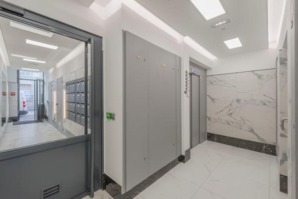 ATTENTION PEPITE ! MAGNIFIQUE STUDIO DANS RESIDENCE DE STANDING QUASI NEUVE ! Metro Convention/Pasteur