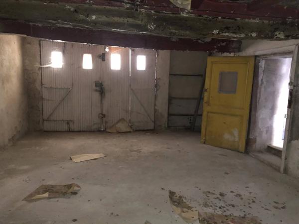 Maison en pierre à rénover avec garage et courette
