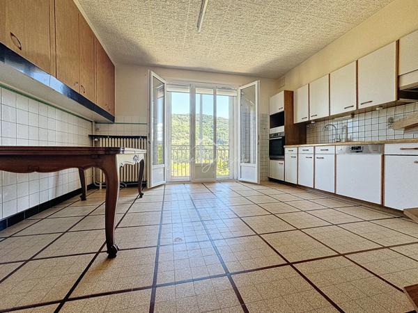 Saint-Affrique (12400) Idéal Artisan ou projet de vie et investissement !