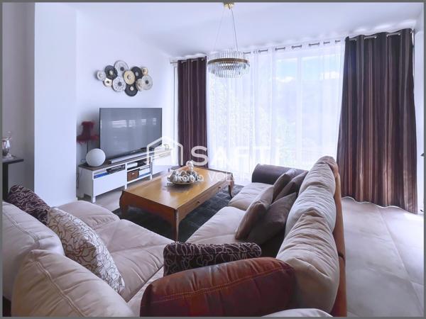 VILLA PISCINE A LA VUE DEGAGÉE EXPO SUD